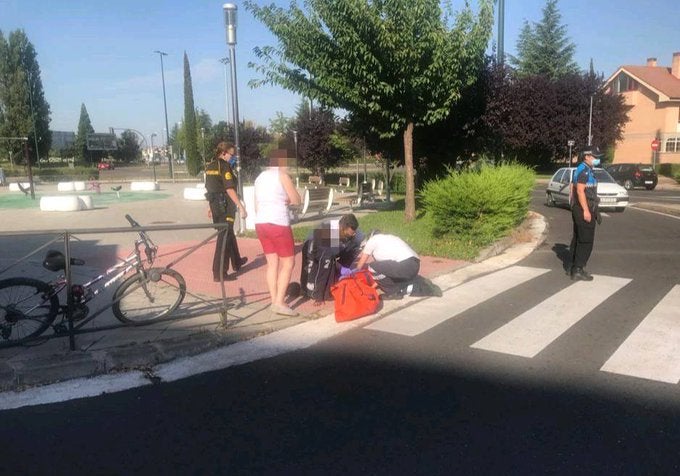 Herida una ciclista de 18 años en una colisión con un coche a la entrada de Vallsur, en Valladolid