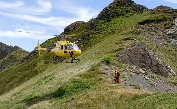 Rescatados con helicóptero dos montañeros en la vertiente leonesa de Picos de Europa