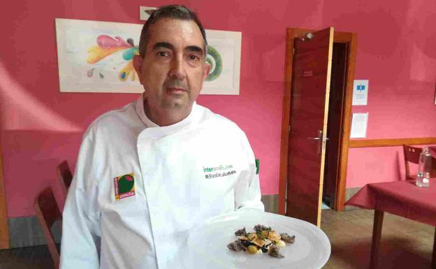 Un pescador vallisoletano atrapa una trucha de 72 centímetros