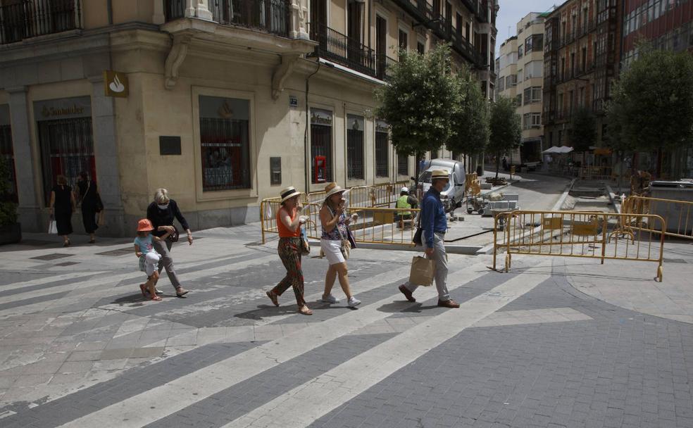 La calle Santiago ya es, después de casi 38 años, totalmente peatonal