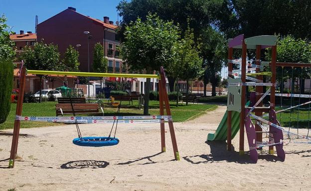 La Cistérniga precinta parques y pistas ante el brote de coronavirus detectado en una peña