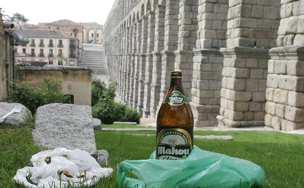 El fin de semana se saldó con cuatro denuncias de la Policía Local de Segovia por beber en la calle