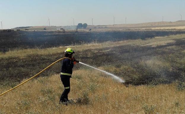 Herido en un incendio con graves quemaduras en los brazos en Paredes