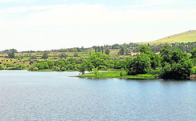 IU denuncia vertidos «incontrolados» en el Pontón desde la Edar de La Granja