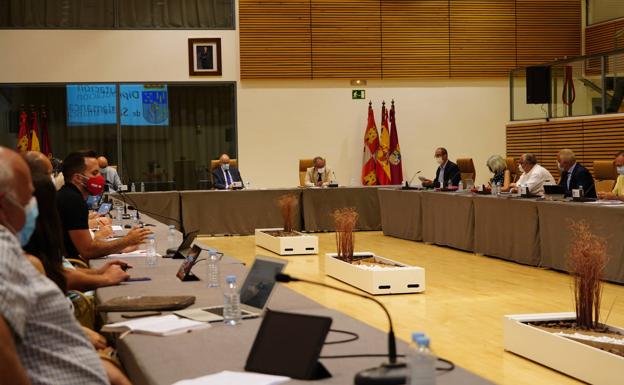 La Diputación de Salamanca insta al Gobierno a «no apropiarse» de los recursos municipales