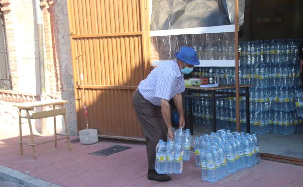 Lastras de Cuéllar vuelve a tener agua potable en los grifos, pero desconfía de la analítica