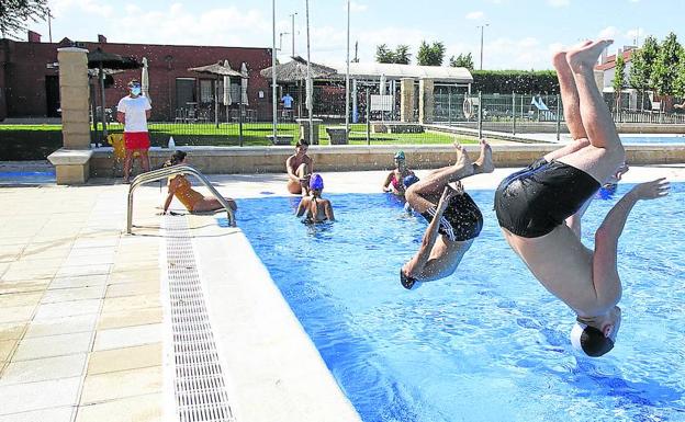 58 piscinas públicas para 225 pueblos de Valladolid