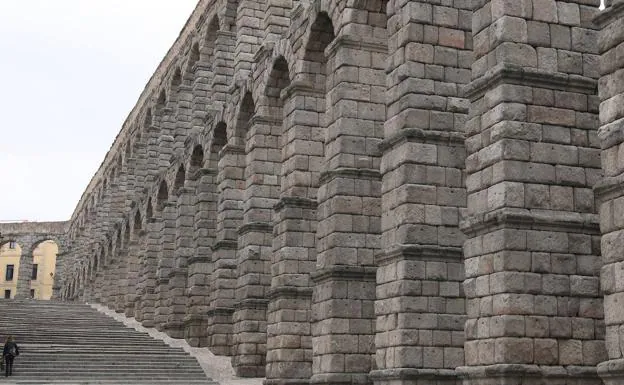 El Acueducto de Segovia se somete a rayos X para precisar el origen de sus piedras