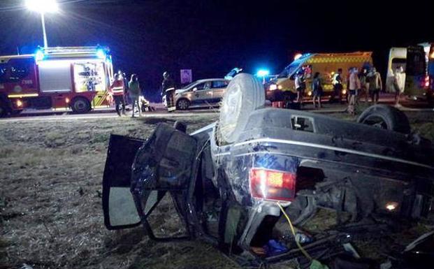 Cuatro heridos al salirse de la vía y volcar en la N-601 en la localidad vallisoletana de Hornillos de Eresma
