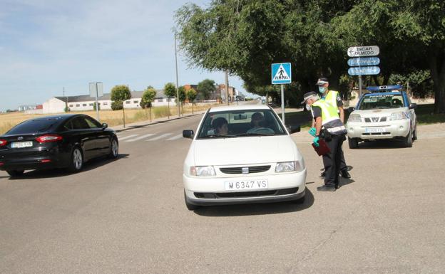 La Policía Local denuncia a tres vecinos de Íscar por desplazarse a Cuéllar sin justificación