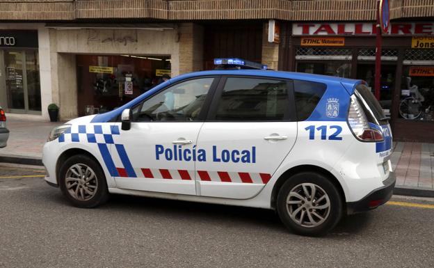 Denuncian a un joven en Palencia que huyó para no ponerse la mascarilla y grabó a los agentes