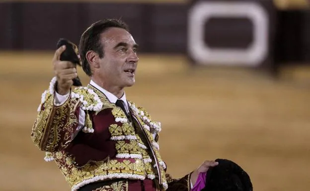 Enrique Ponce se cae del cartel de la corrida de toros de este sábado en El Espinar por una lesión