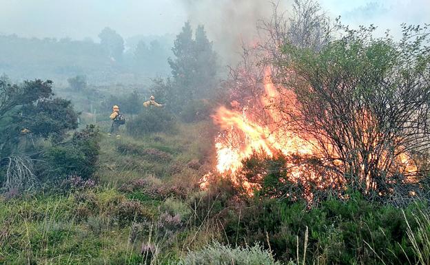 Continúa activo y en nivel 1 el incendio declarado ayer en Tabanera de Valdavia