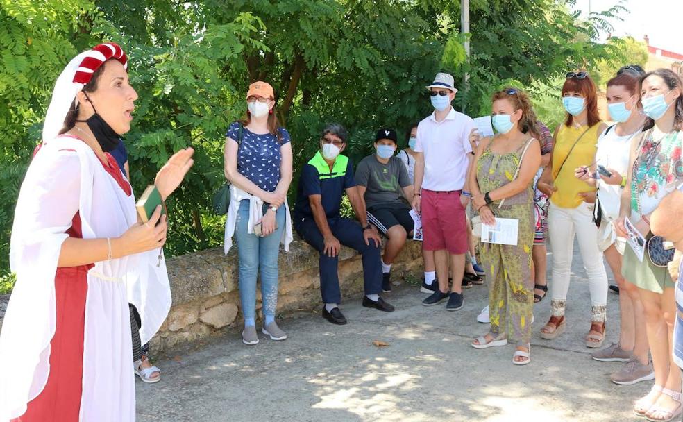 Doña Inés enseña la historia de Torquemada