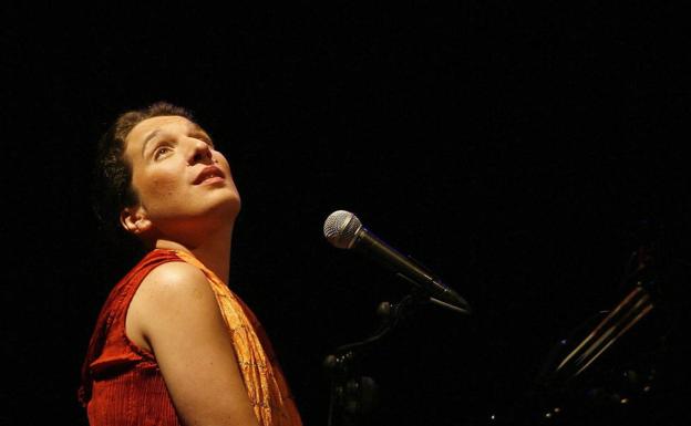 Los conciertos de Dulce Pontes y Miss Caffeina cambian de pabellón de la Feria por la lluvia