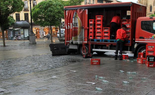 La lluvia y la fuerza del viento obligan a intervenir a la Policía Local y Bomberos en Segovia