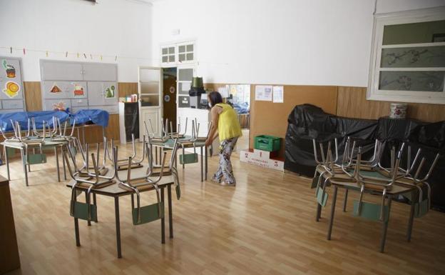 Los 2.500 alumnos de educación de adultos preparan su regreso a las aulas en Valladolid