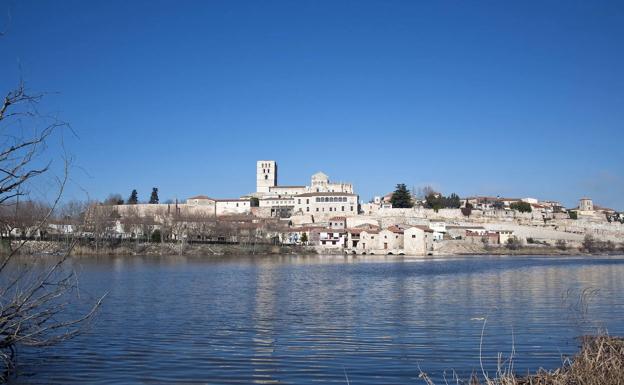 La Policía rescata a una mujer que se había lanzado al Duero en Zamora capital