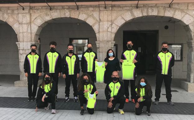 El Club de Atletismo Ciudad de Peñaranda celebra sus diez años presentando su nueva equipación