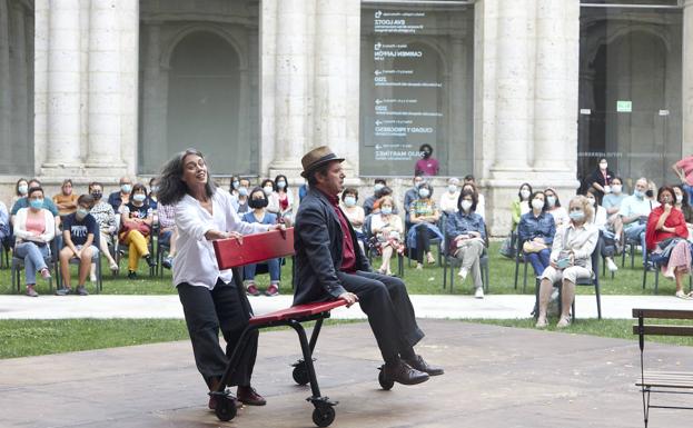 Claire Ducreux y Toni Mira bailan el misterio de la ceguera en 'Avec le temps'