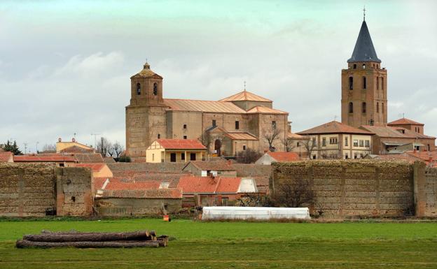 La Junta declara un brote en Madrigal de las Altas Torres con 16 peones agrícolas infectados