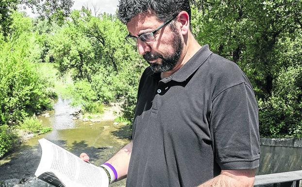 Alberto Bustos, edil de VTLP en Valladolid: «La marca de la mascarilla es mucho más sexy que la bata de paciente en el hospital»