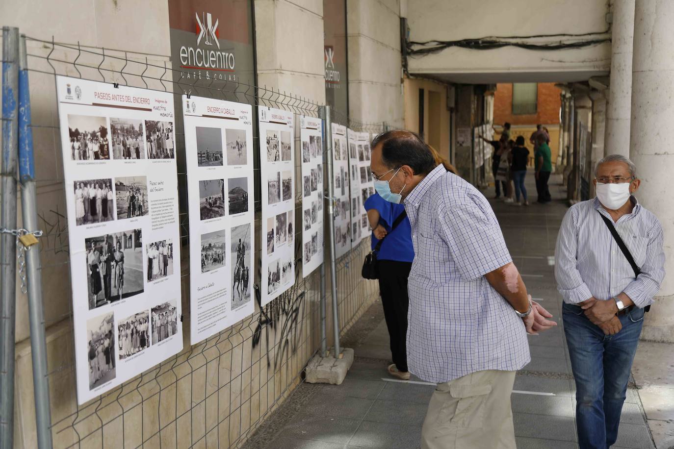 Peñafiel recuerda sus fiestas patronales con una exposición de fotografías