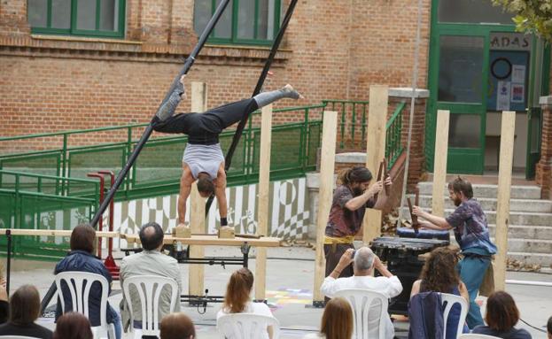 Acrobacias a ritmo de txalaparta