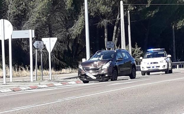 Tres heridos leves tras colisionar un turismo y una furgoneta en la N-122, en el cruce con Traspinedo
