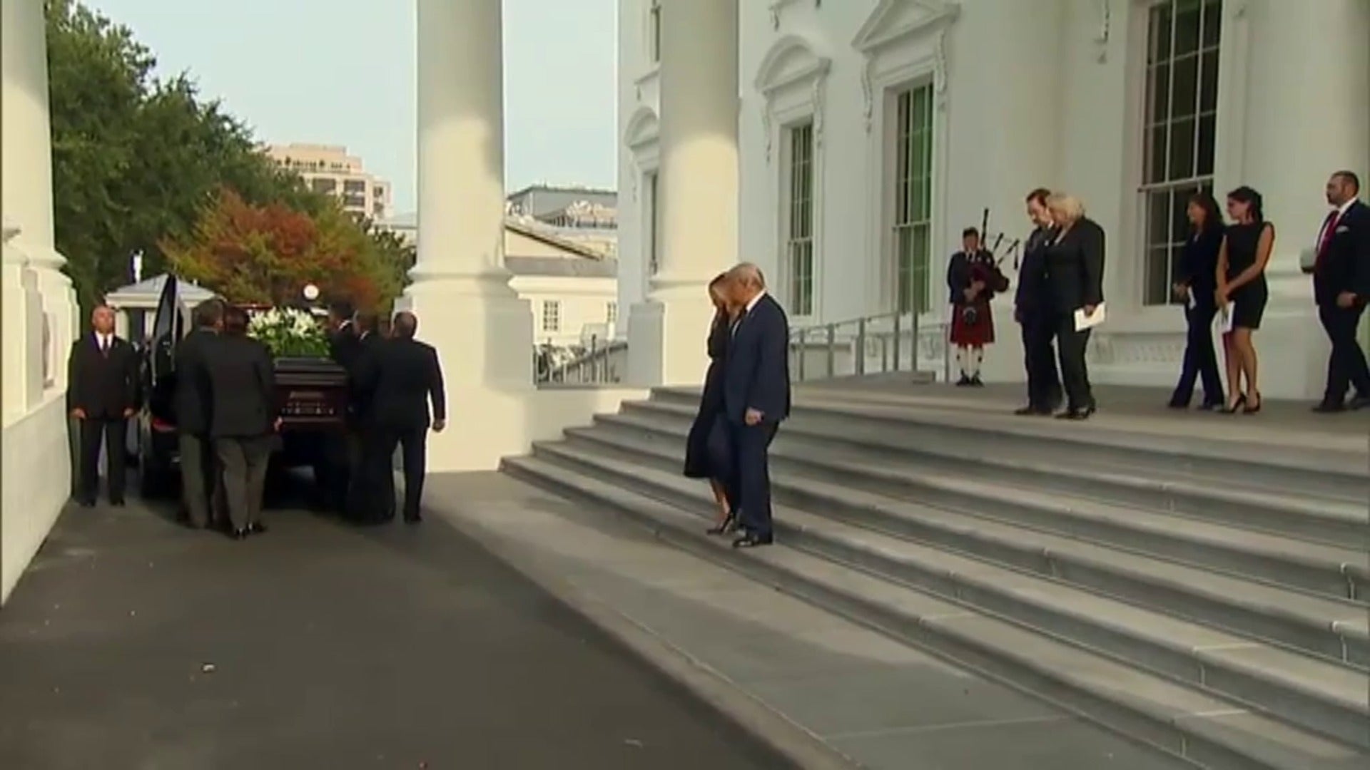 Trump celebra el funeral por su hermano Robert en la Casa Blanca | El