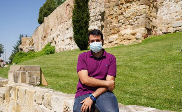 Álvaro Antolín: «En Salamanca no suelto el móvil y cuando estoy en el pueblo no lo cojo»
