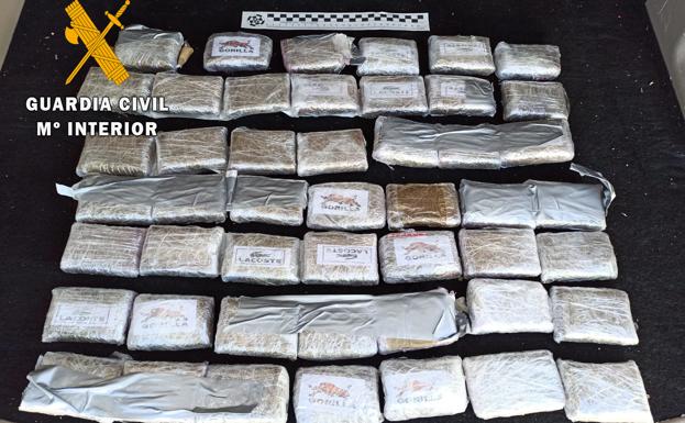 Detenido un gaditano en Guijuelo por llevar cinco kilos de hachís entre sus pertenencias