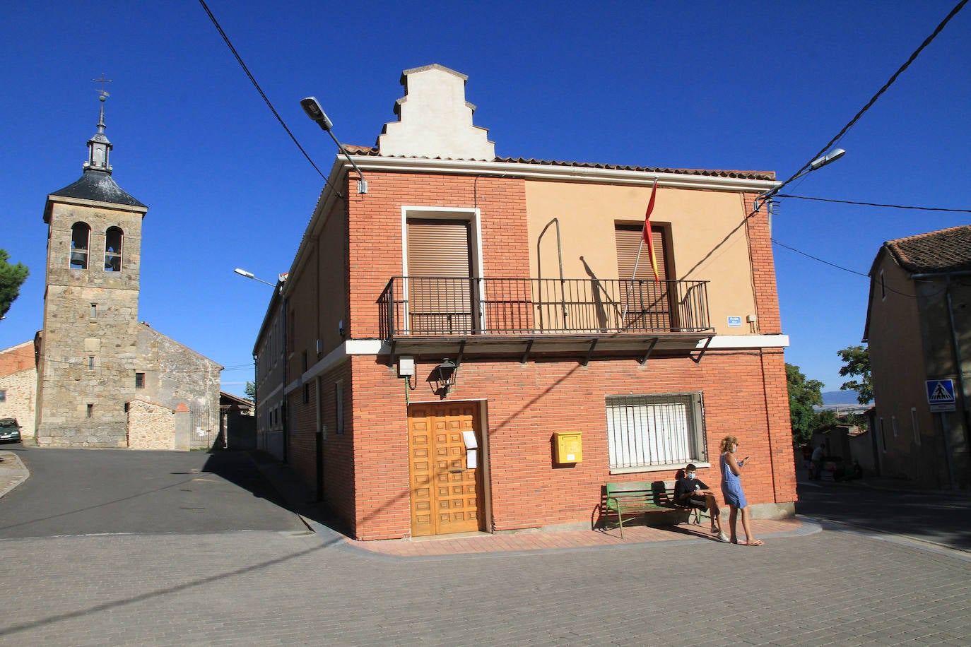 Seis de los trece positivos de un brote en Armuña son niños de entre 7 y 14 años