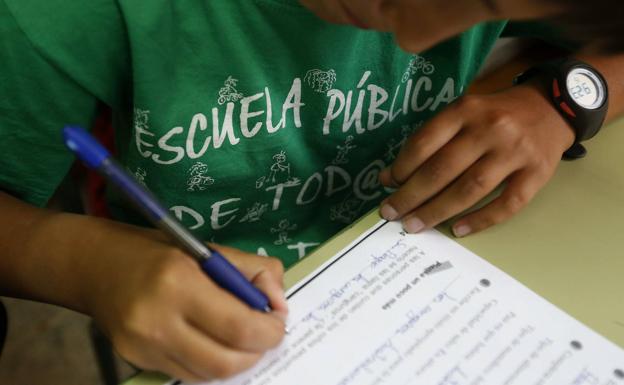 Plataforma Estatal por la Escuela Pública piden inversión, reducir ratios y contratar más docentes en la vuelta al cole