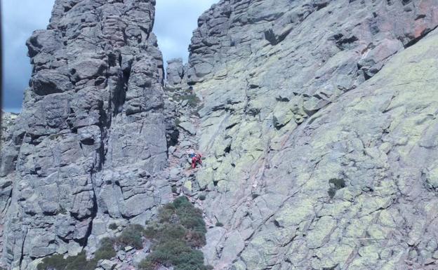 Rescatado un escalador en Ávila tras lesionarse las piernas en una caída