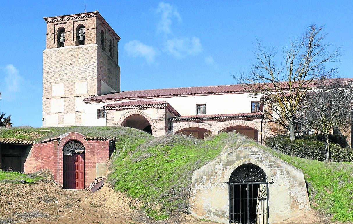 Villanueva del Rebollar: la buena convivencia del altar y el lagar