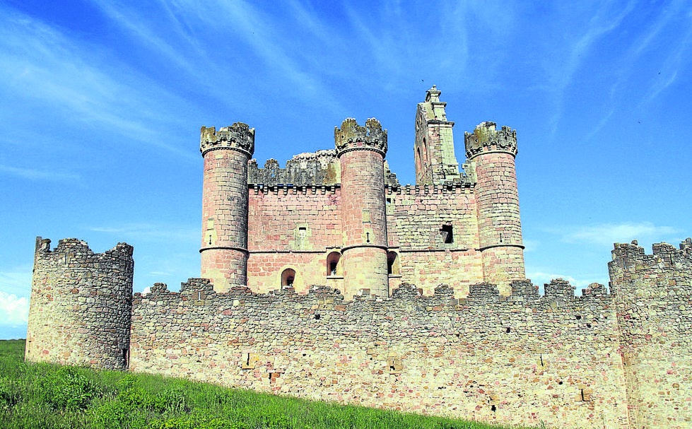 Turégano: El castillo que te mira y al que admiras