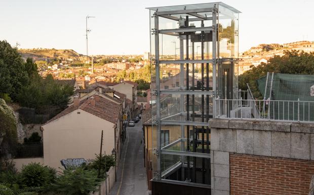 El Ayuntamiento recibirá el ascensor de la calle Gascos la próxima semana