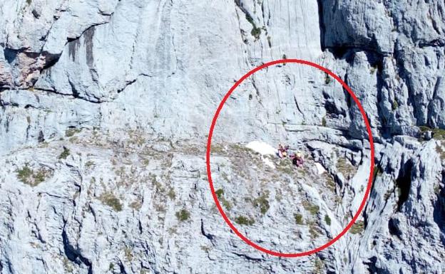 Rescatado en León un escalador herido en el Pico Peña Santa de Castilla tras desprenderse unas rocas