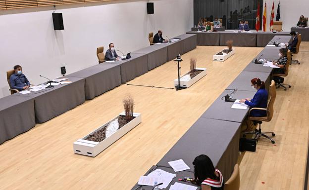 PP y Cs arrastran a IU en su cruzada contra el Gobierno por el uso del superávit municipal en Salamanca