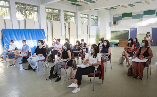 Educación afina la vuelta al cole con desdobles de última hora y charlas de formación 'anticovid'