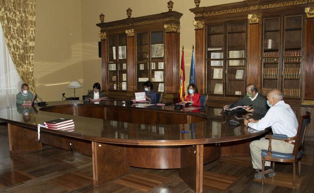 El manuscrito del discurso de ingreso en la RAE se suma al contenido de la exposición 'Delibes'