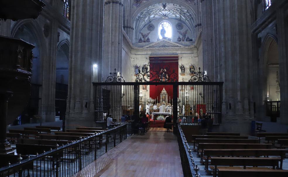 Loas en la Catedral, pero muy poco eco en las calles