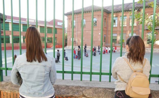 Los colegios de Valladolid recuerdan a las familias que tienen «prohibido» el acceso a las instalaciones