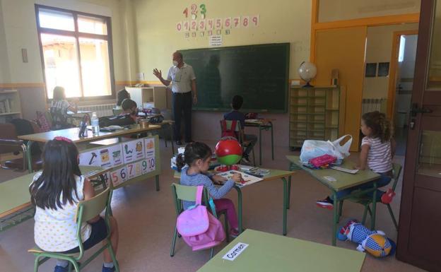 Un pueblo de Zamora reabre su escuela, cerrada desde hace cuatro años, debido a la pandemia