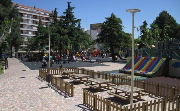 Mejoras en la zona de juegos infantiles de La Alamedilla de Salamanca