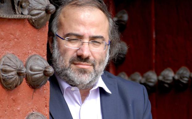 Alencart: «Le falta sentido común a la parte enriquecida de la sociedad, no a los poetas»