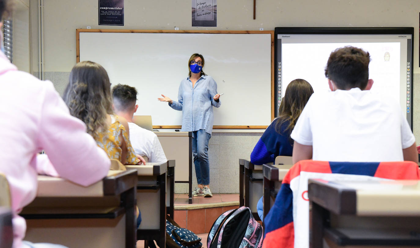 Los alumnos de Secundaria y Bachillerato vuelven a clase en Valladolid