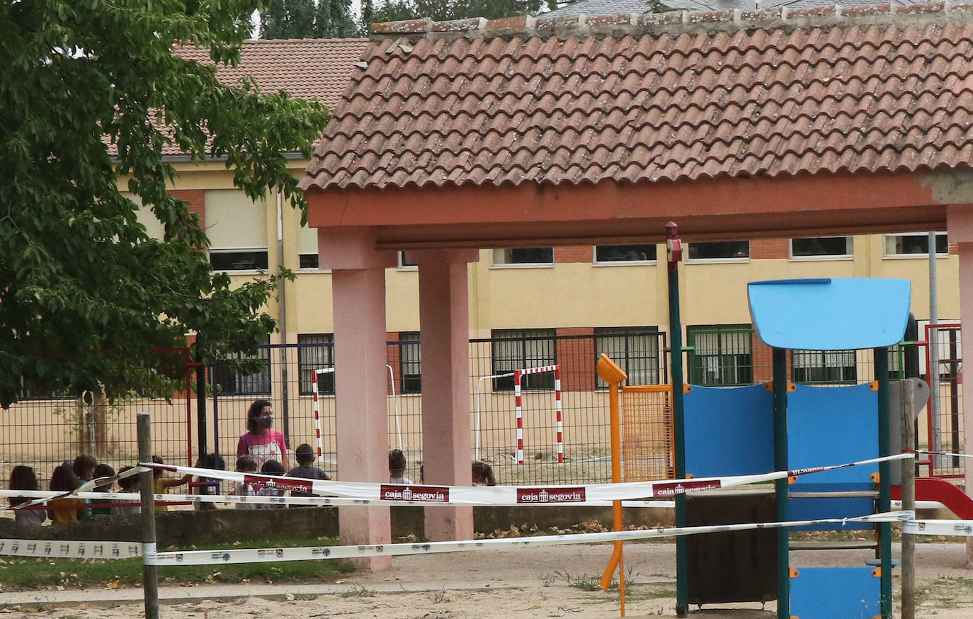 El positivo de cuatro niños obliga a aislar aulas en el Real Sitio, Riaza y Sepúlveda