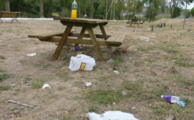 La Policía Local de Tudela denuncia a siete miembros de una peña y disuelve en dos ocasiones un botellón